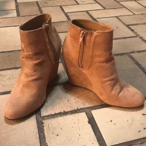 ❌ SOLD ❌ Wedge zip-up booties